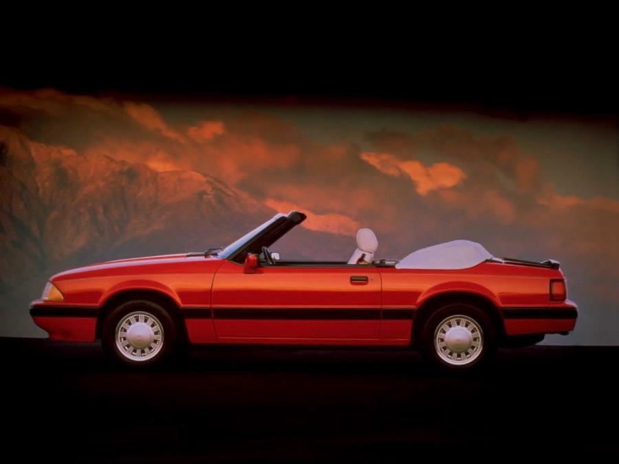  Ford Mustang Convertible 1986 года  (фото 2 из 4)